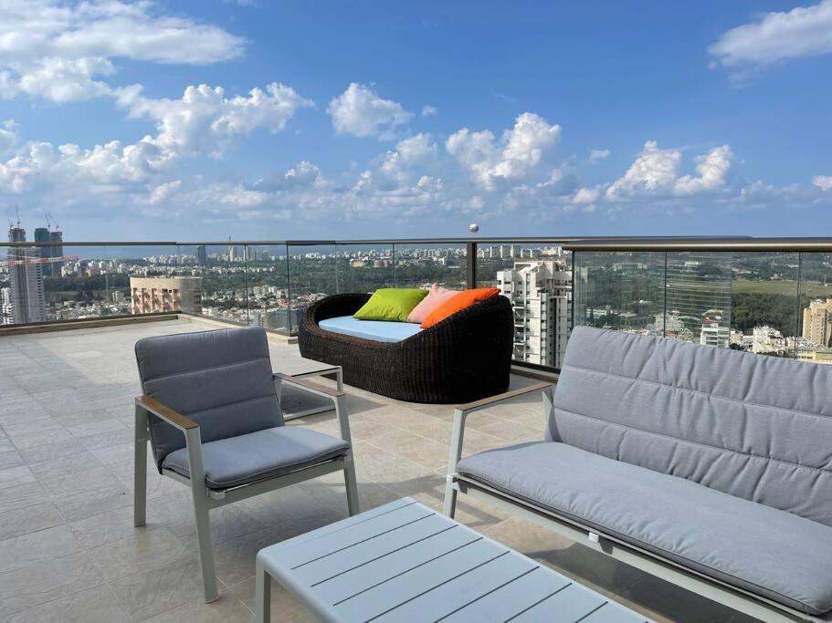 Beautiful Penthouse W/Amazing View, Prime Location Lägenhet Ramat Gan Exteriör bild