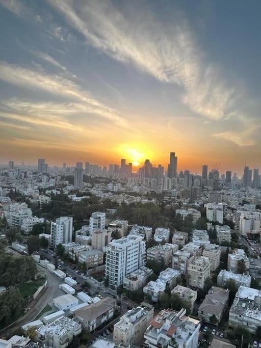 Beautiful Penthouse W/Amazing View, Prime Location Lägenhet Ramat Gan Exteriör bild