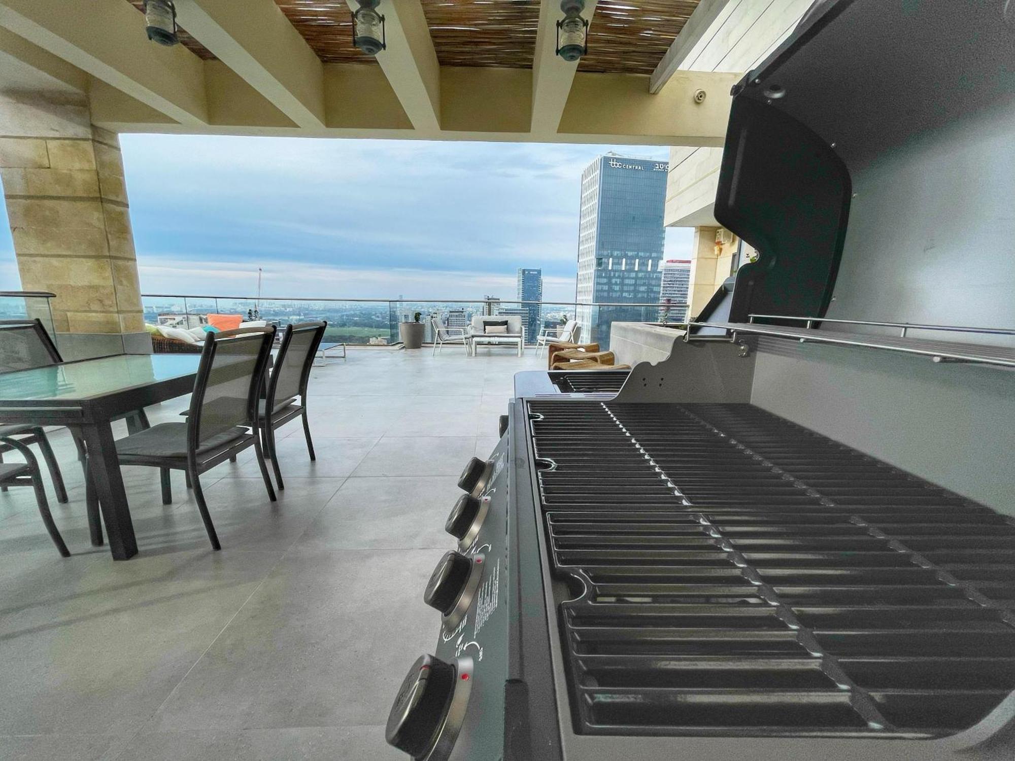 Beautiful Penthouse W/Amazing View, Prime Location Lägenhet Ramat Gan Exteriör bild