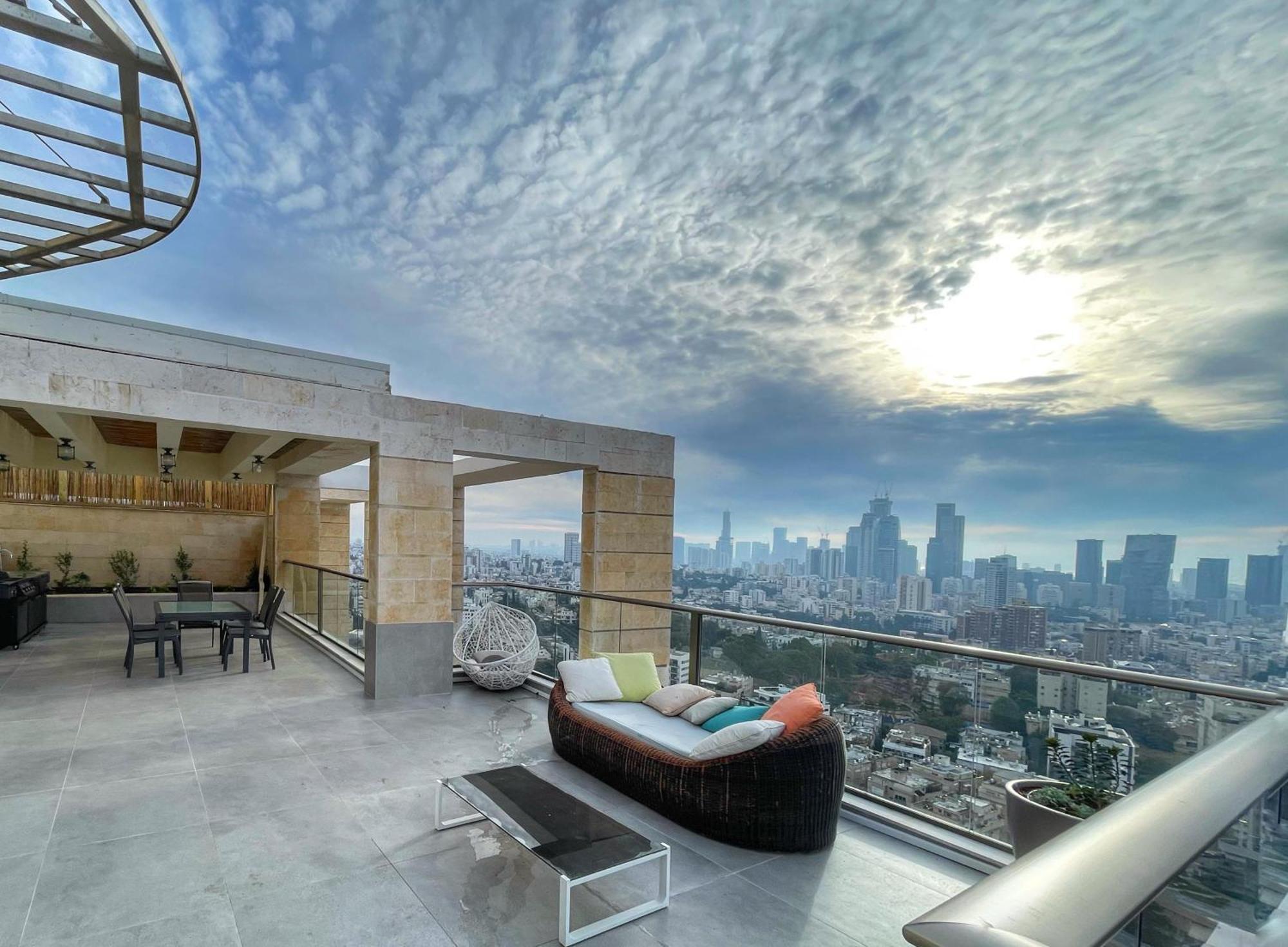 Beautiful Penthouse W/Amazing View, Prime Location Lägenhet Ramat Gan Exteriör bild