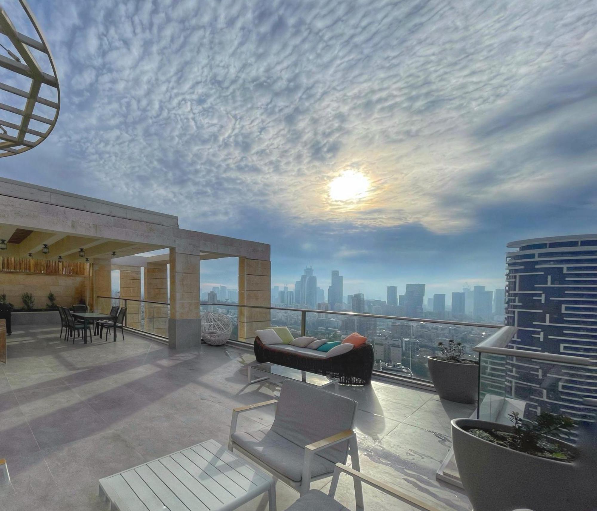 Beautiful Penthouse W/Amazing View, Prime Location Lägenhet Ramat Gan Exteriör bild